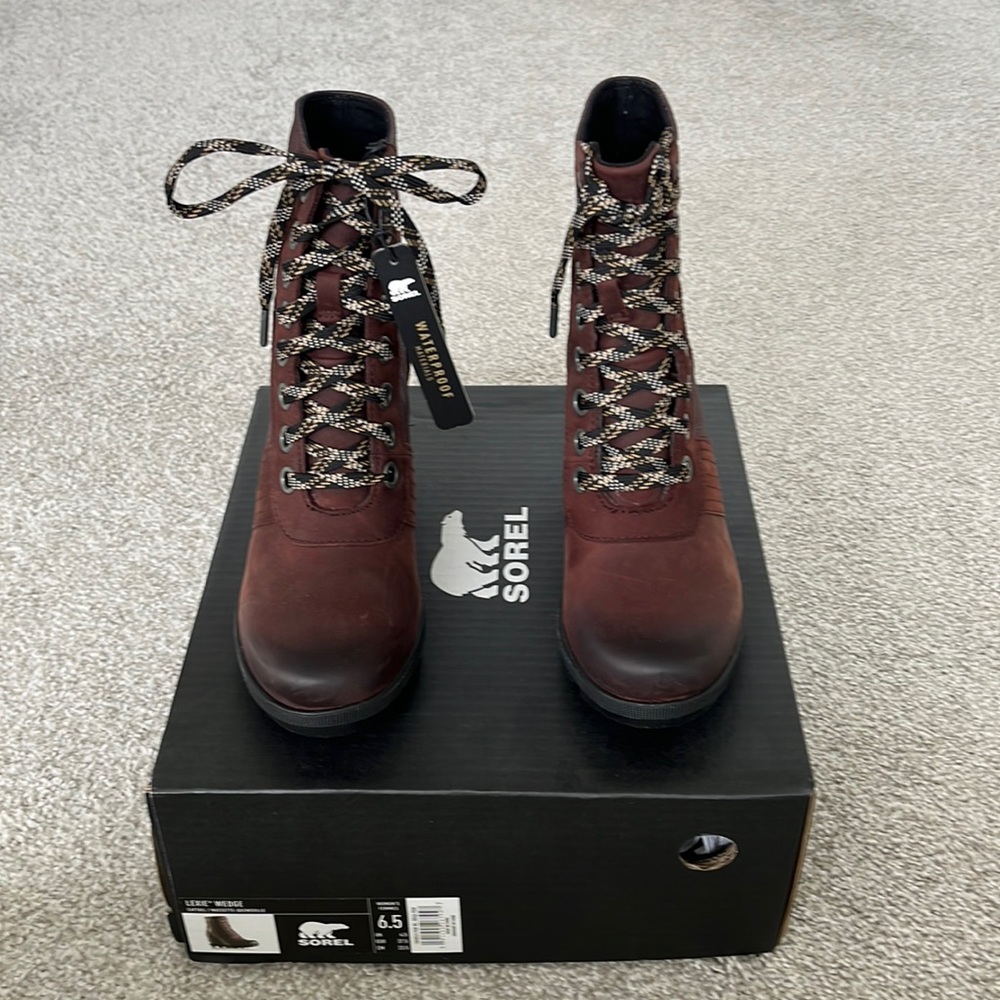 New in box Sorel Lexie wedge boot, 6.5, brown waterproof leather